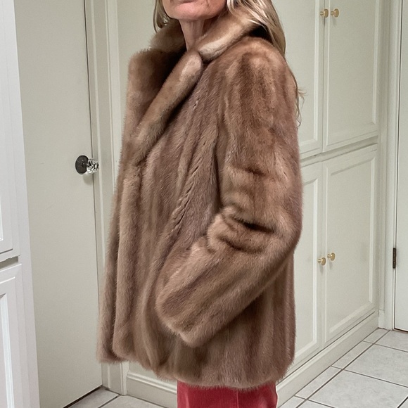 Mink Fur Coat, by Normart’s of Fresno, Calif - Picture 13 of 13